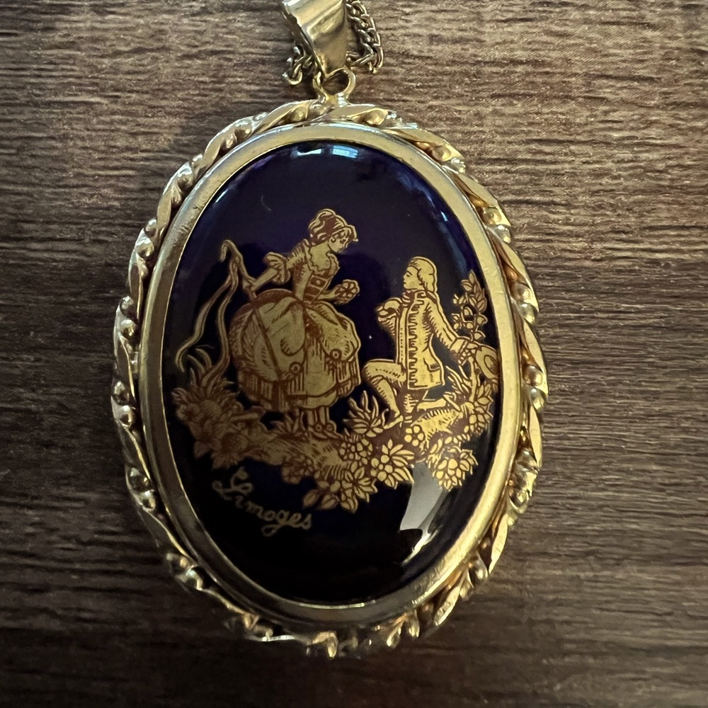 Limoges Castel Porcelain Romeo and Juliet Pendant Necklace and chain